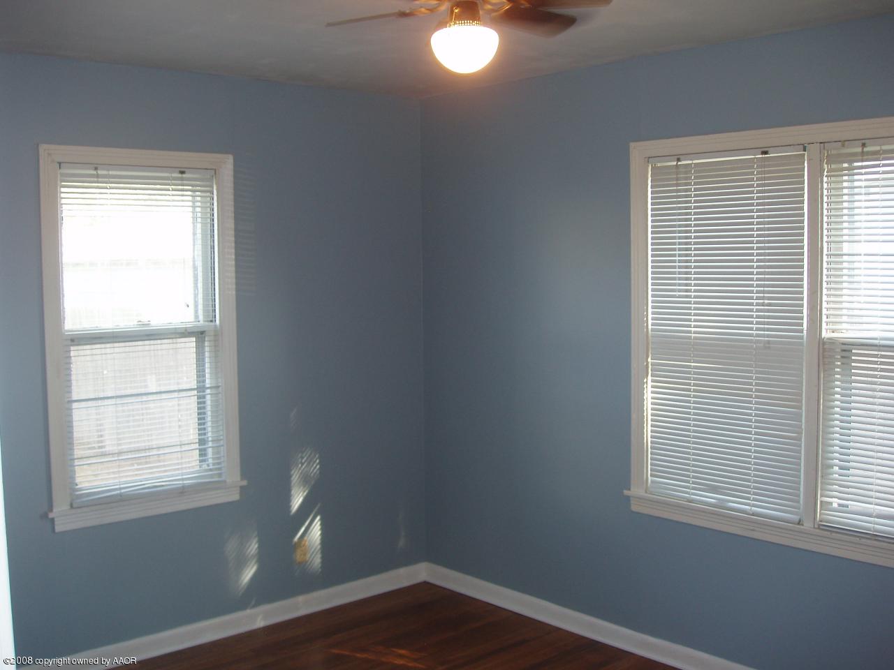 4303 South Jackson Street Amarillo, TX 79110 - Photo 13 of 18 an empty room with a window