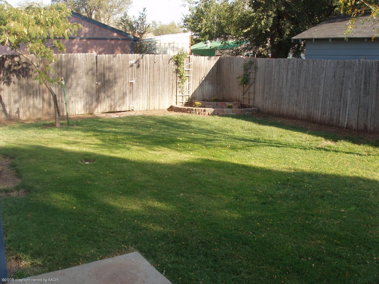 4303 South Jackson Street Amarillo, TX 79110 - Photo 16 of 18 a view of a back yard