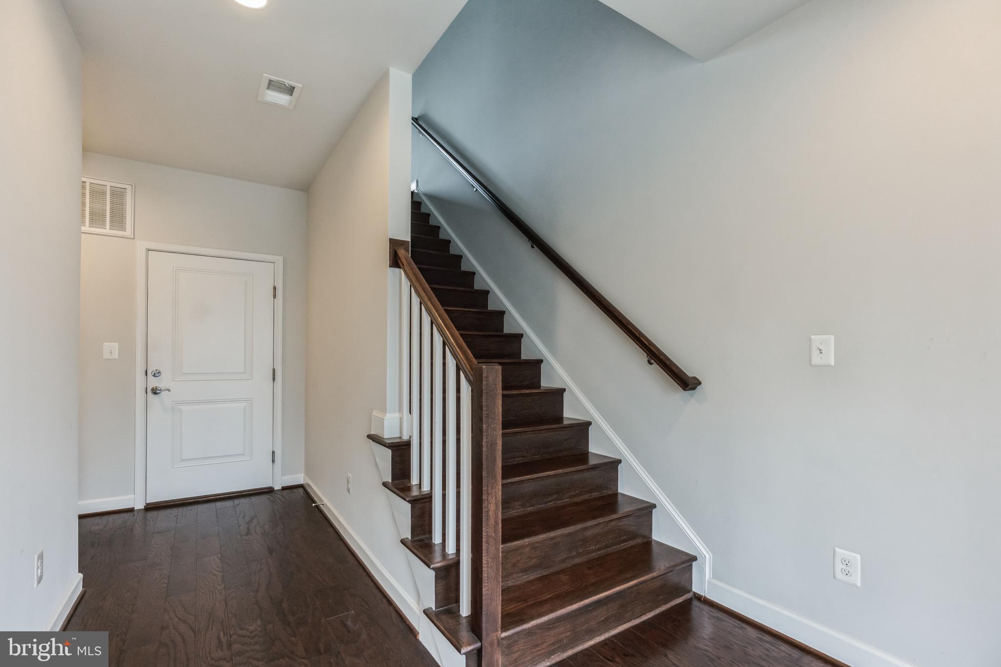 4484 Lateleaf Trail Fairfax, VA 22030 - Photo 3 of 30