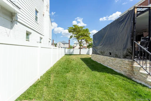 a view of a back yard of the house