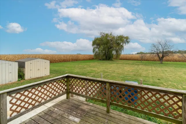 a view of a house with backyard and garden