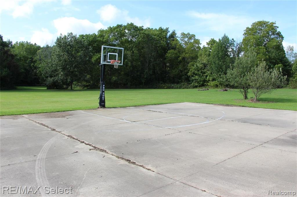 5155 Lahring Road Linden, MI 48451 - Photo 8 of 21