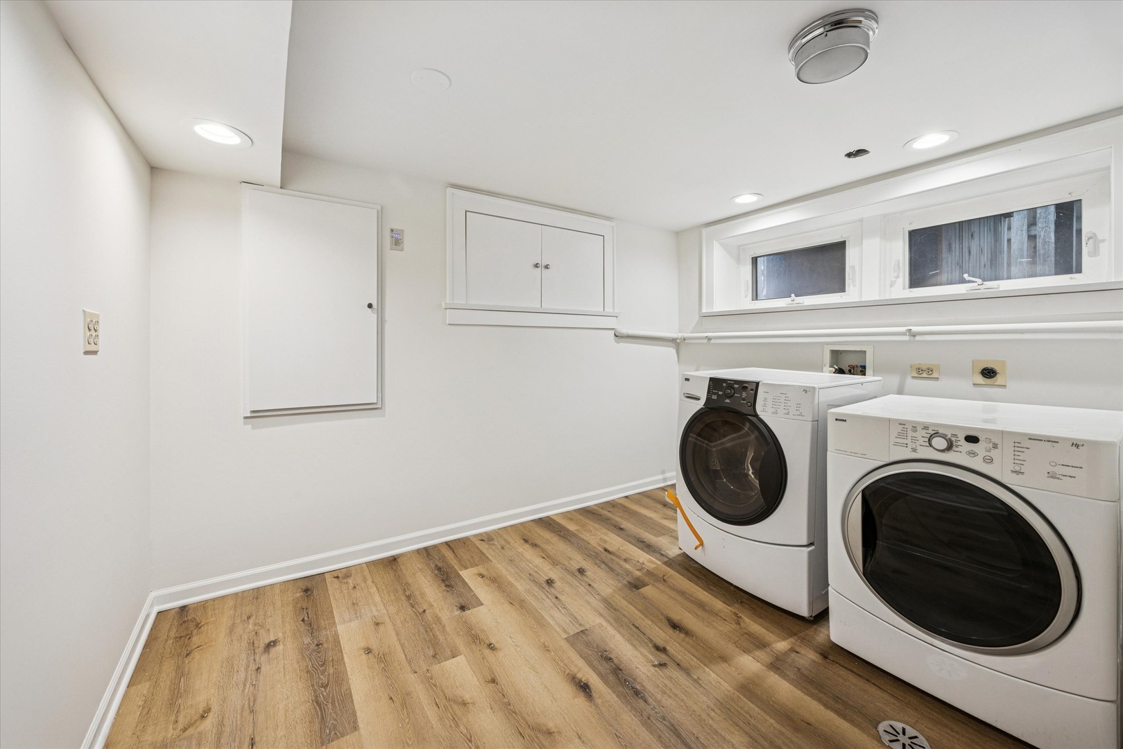 3946 Howard Avenue Western Springs, IL 60558 - Photo 22 of 28 a view of a kitchen with washer and dryer