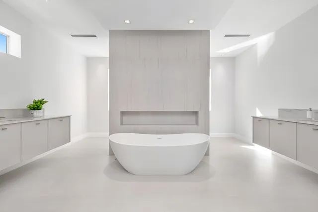 $6,250,000 | 810 Northeast 70th Street, Boca Raton, FL 33487