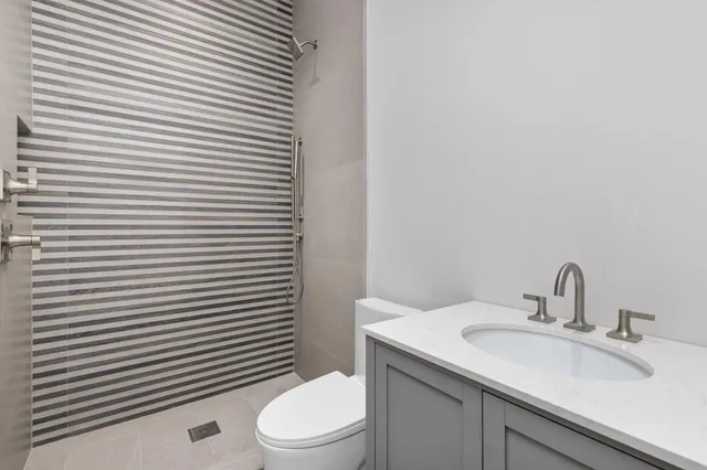 $6,250,000 | 810 Northeast 70th Street, Boca Raton, FL 33487