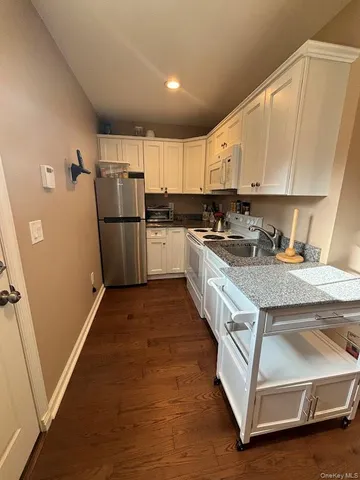 $1,600 | 23 Wellington Road, Middle Island, NY 11953