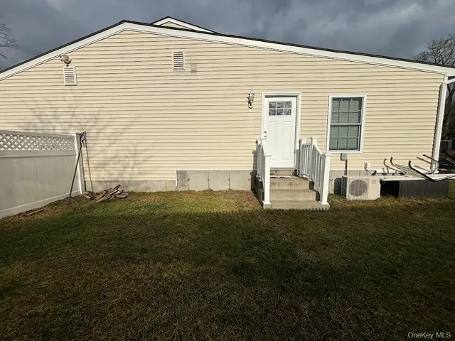 $1,600 | 23 Wellington Road, Middle Island, NY 11953