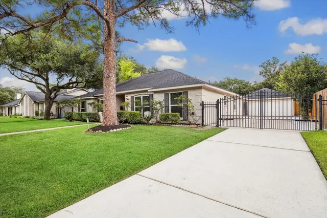 $4,100 | 10211 Olympia Drive, Houston, TX 77042