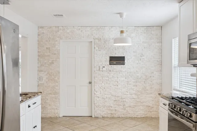 $4,100 | 10211 Olympia Drive, Houston, TX 77042