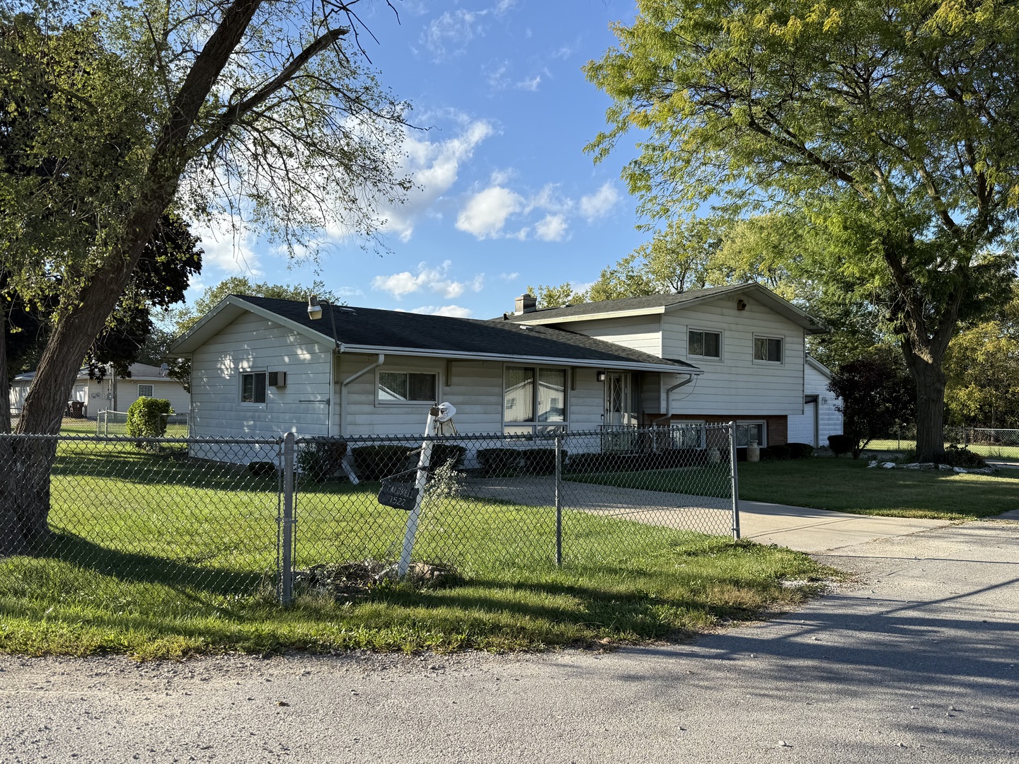 1522 Breen Street Joliet, IL 60436 - Photo 1 of 21