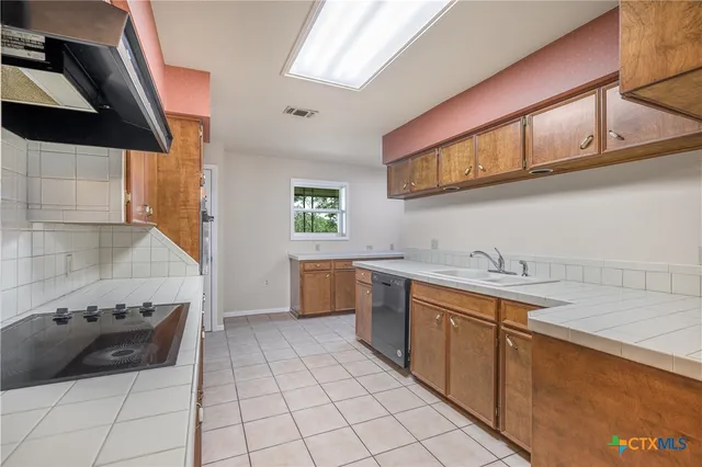 $700,000 | 1226 US 90, Flatonia, TX 78941