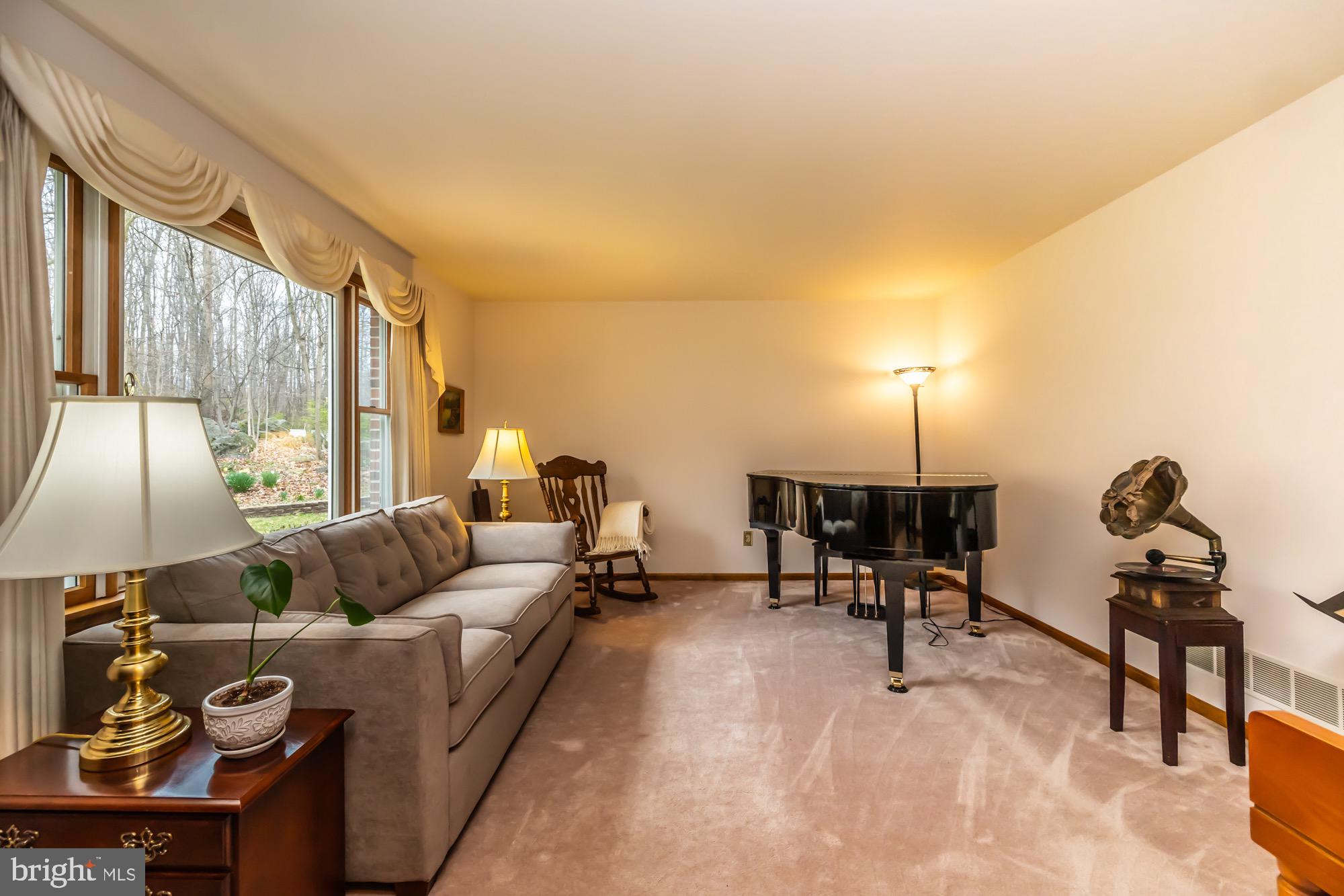 121 Snyder Road Pottstown, PA 19464 - Photo 12 of 49 Living Room