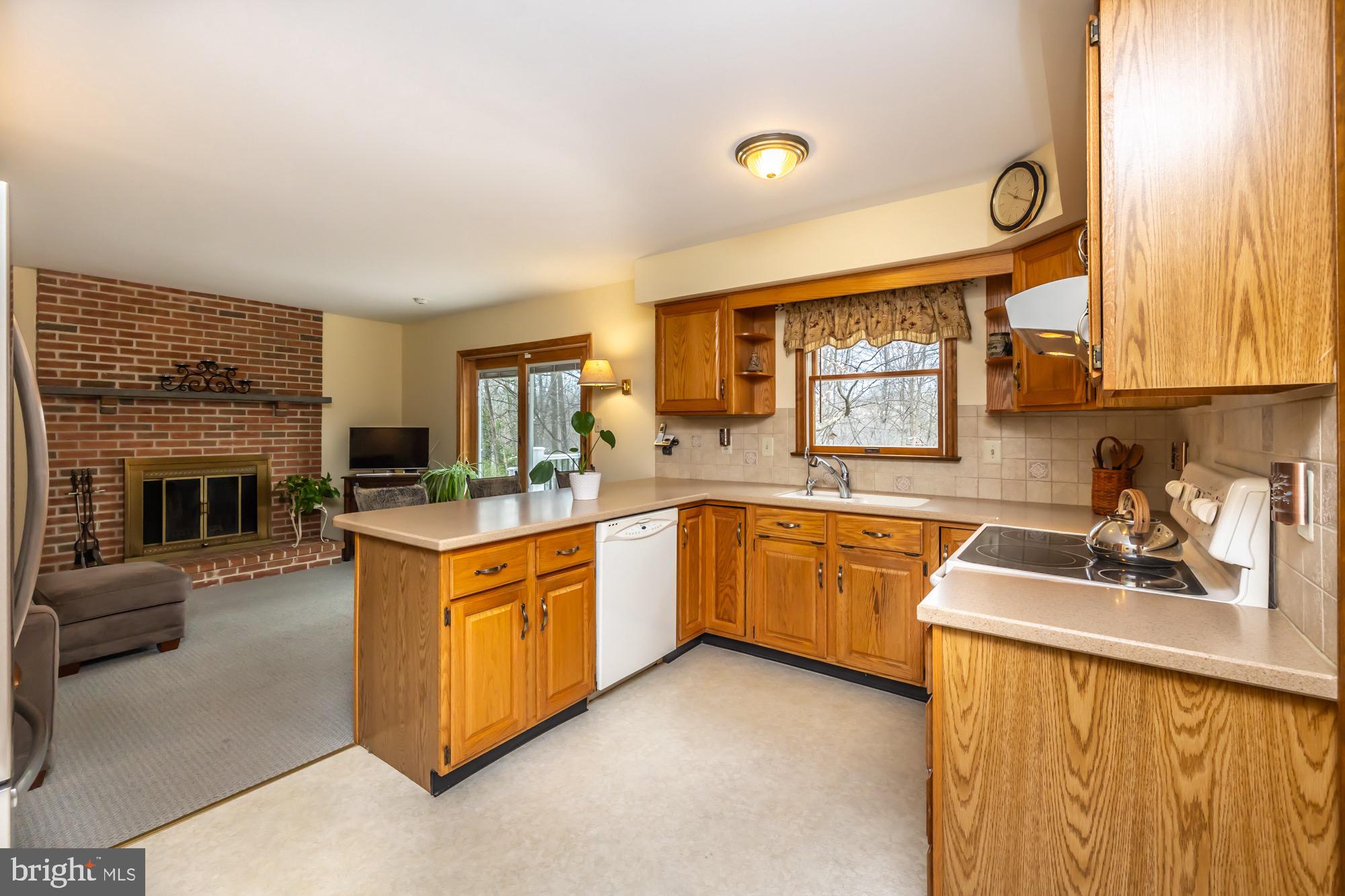 121 Snyder Road Pottstown, PA 19464 - Photo 18 of 49 Kitchen