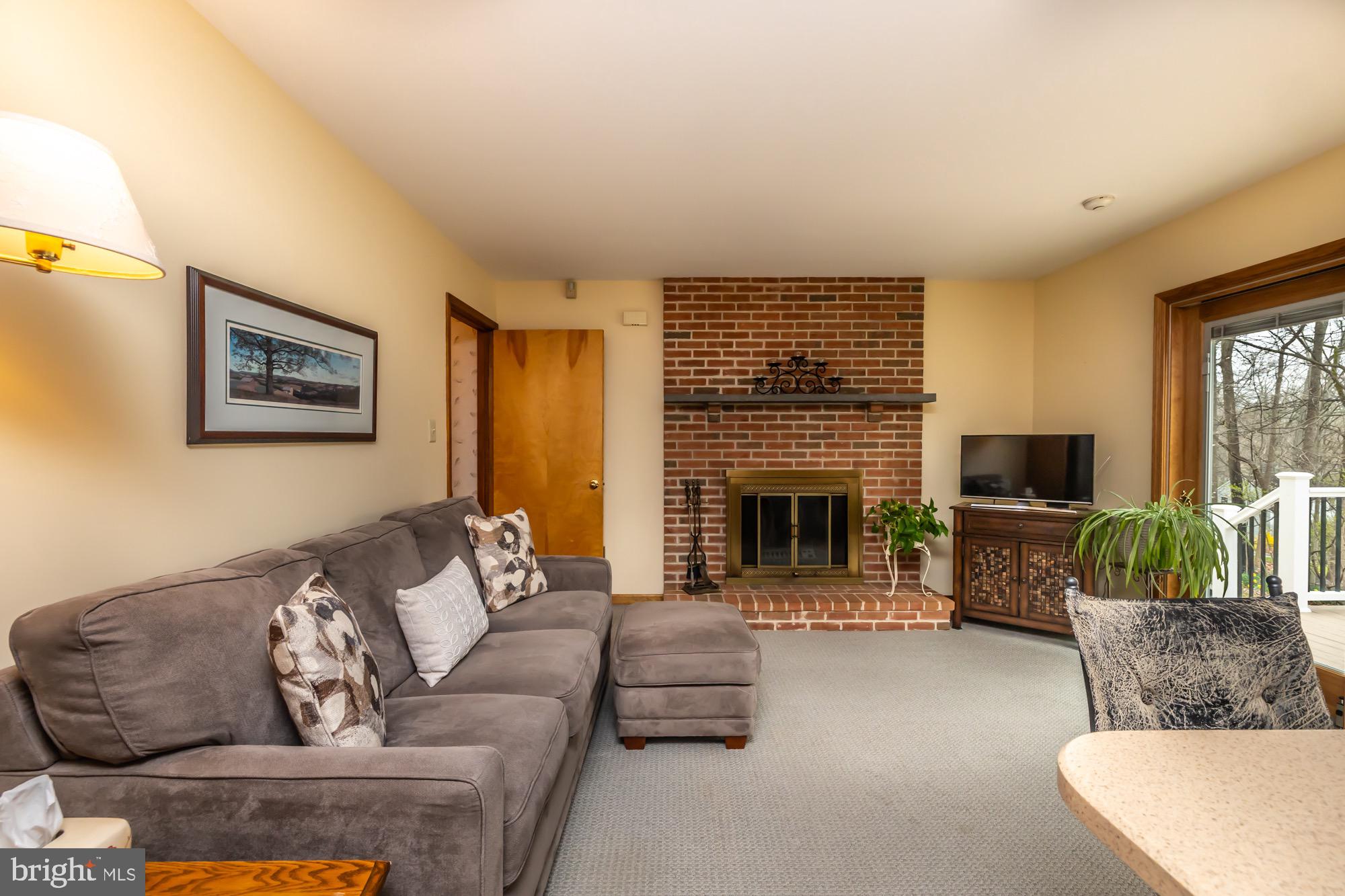 121 Snyder Road Pottstown, PA 19464 - Photo 22 of 49 Family RoomHa=