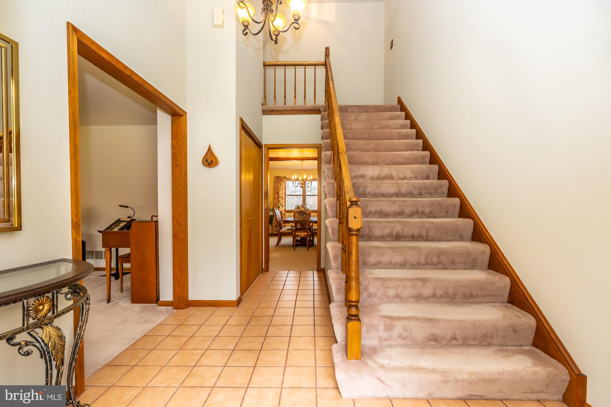 121 Snyder Road Pottstown, PA 19464 - Photo 10 of 49 Foyer