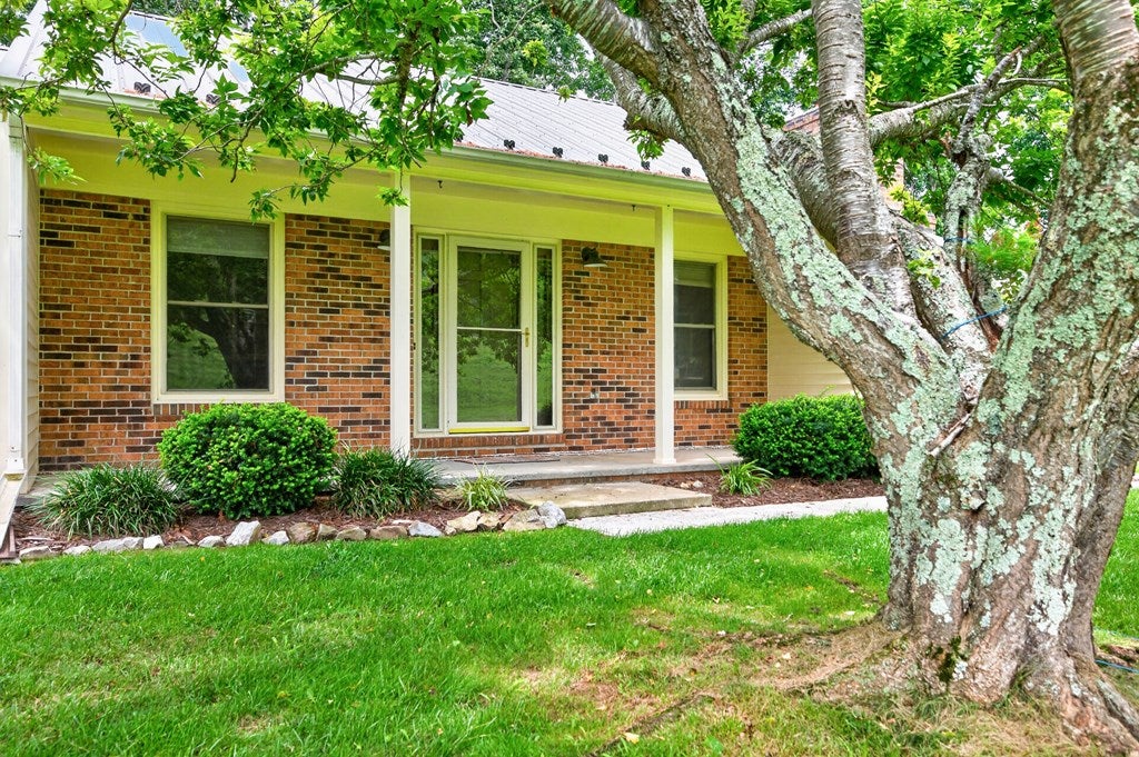 1299 Kinder Valley Road Rural Retreat, VA 24368 - Photo 10 of 82 Gallery Image 10