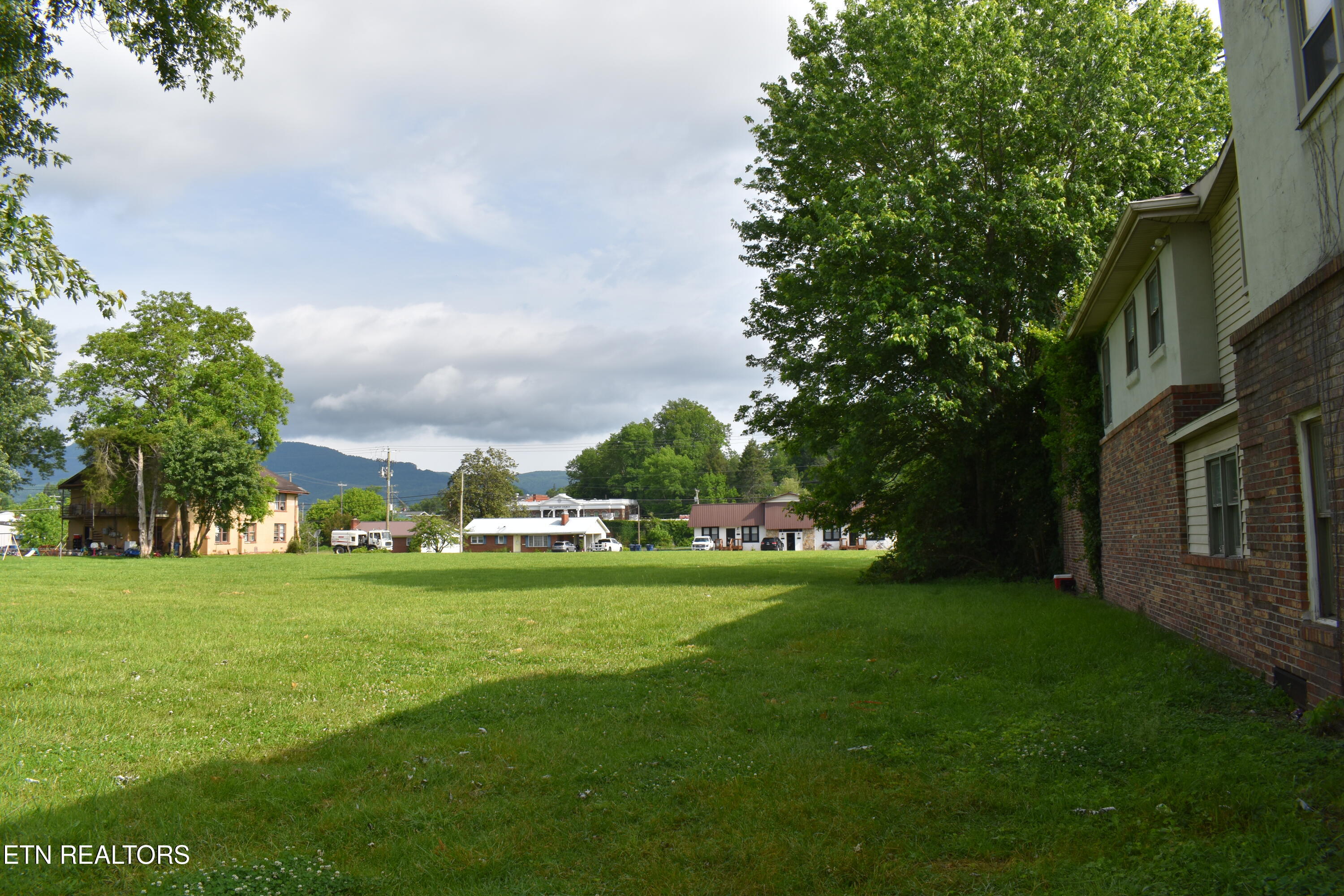 321 Chester Avenue Middlesboro, KY 40965 - Photo 12 of 13 DSC_0012