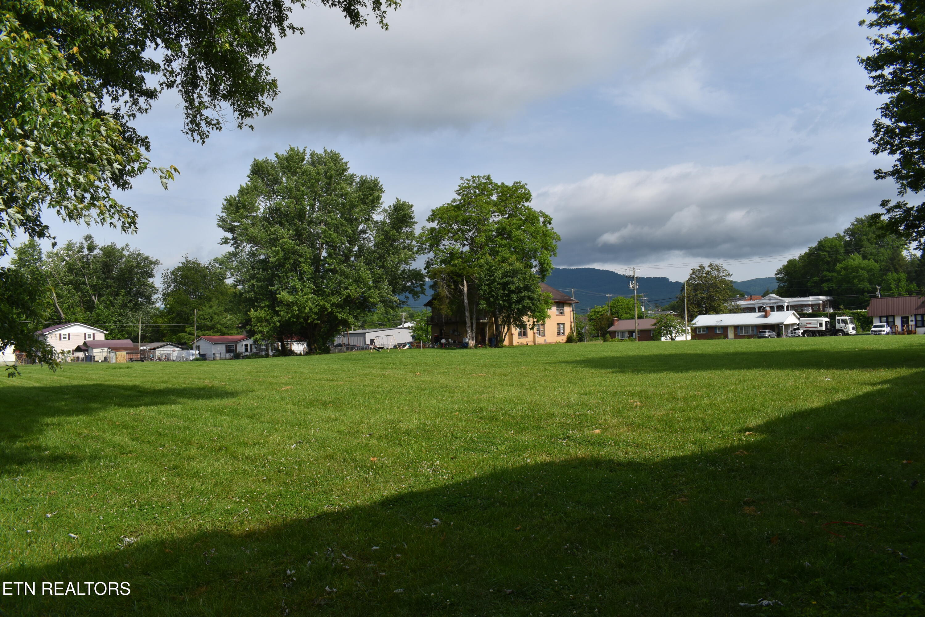 321 Chester Avenue Middlesboro, KY 40965 - Photo 13 of 13 DSC_0013
