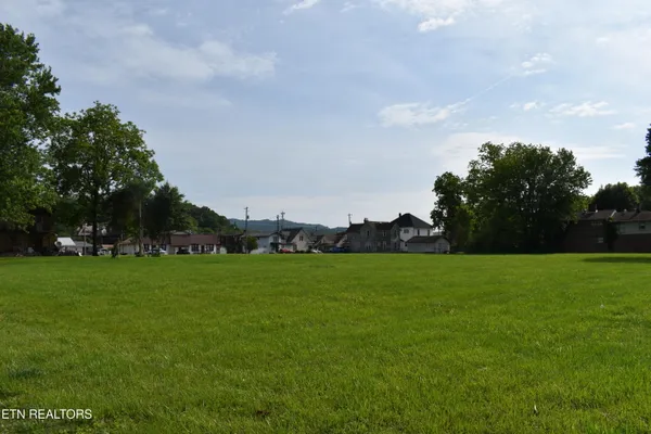 $349,900 | 321 Chester Avenue, Middlesboro, KY 40965