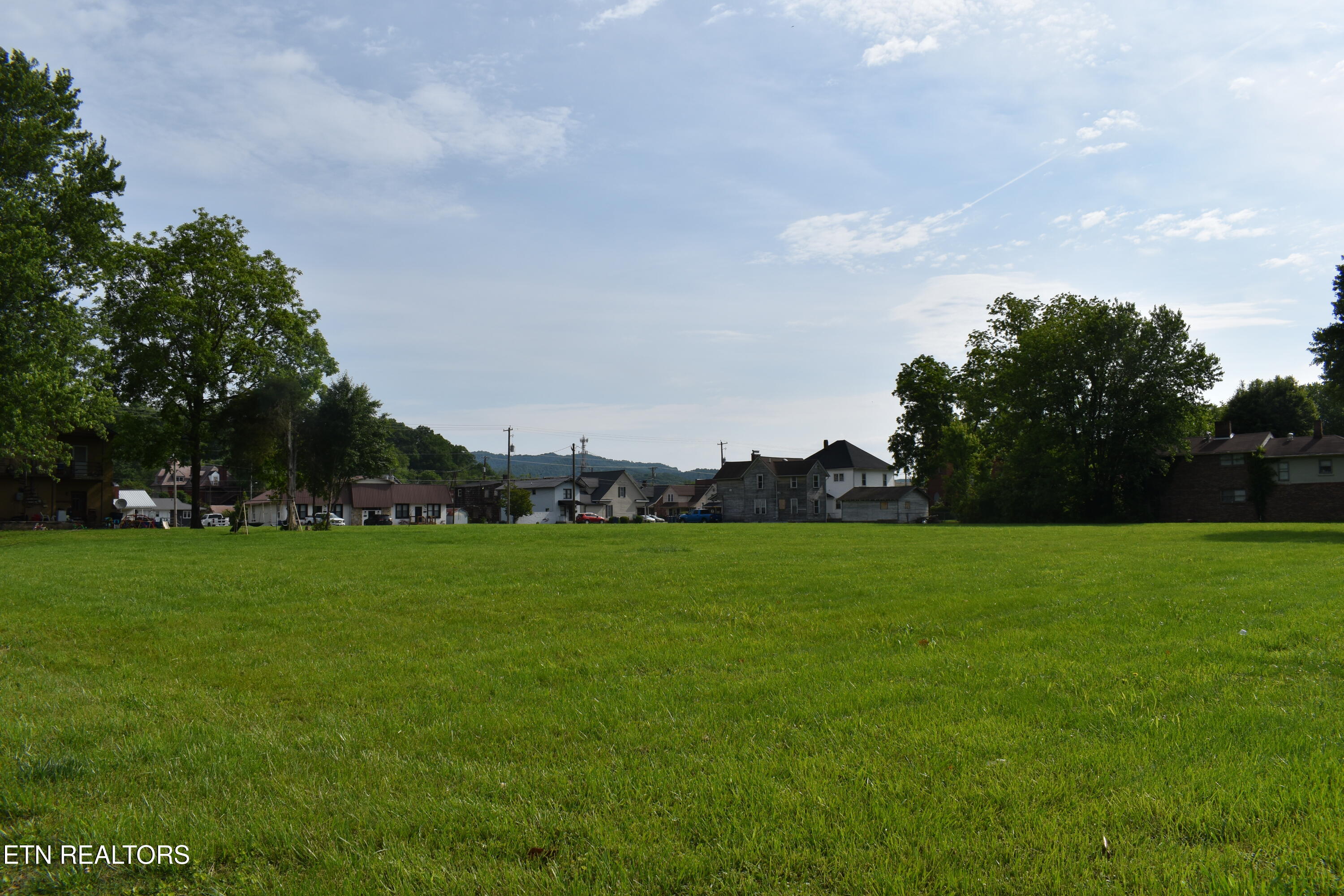 321 Chester Avenue Middlesboro, KY 40965 - Photo 9 of 13 DSC_0009