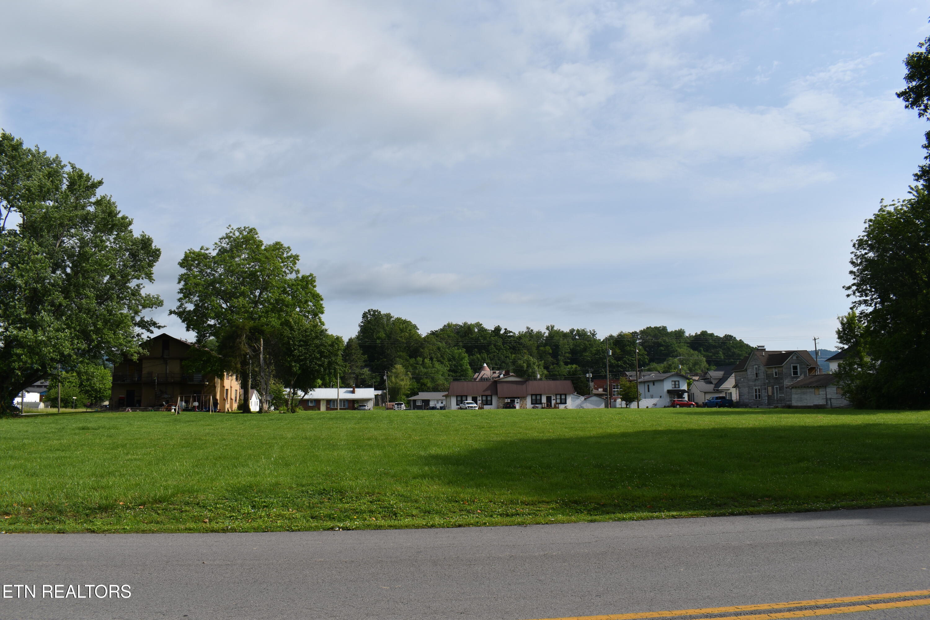 321 Chester Avenue Middlesboro, KY 40965 - Photo 10 of 13 DSC_0010