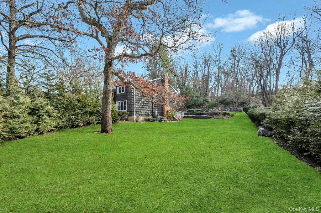 10 Hunting Hill Road Woodbury, NY 11797 - Photo 37 of 39 a view of a house with backyard and garden