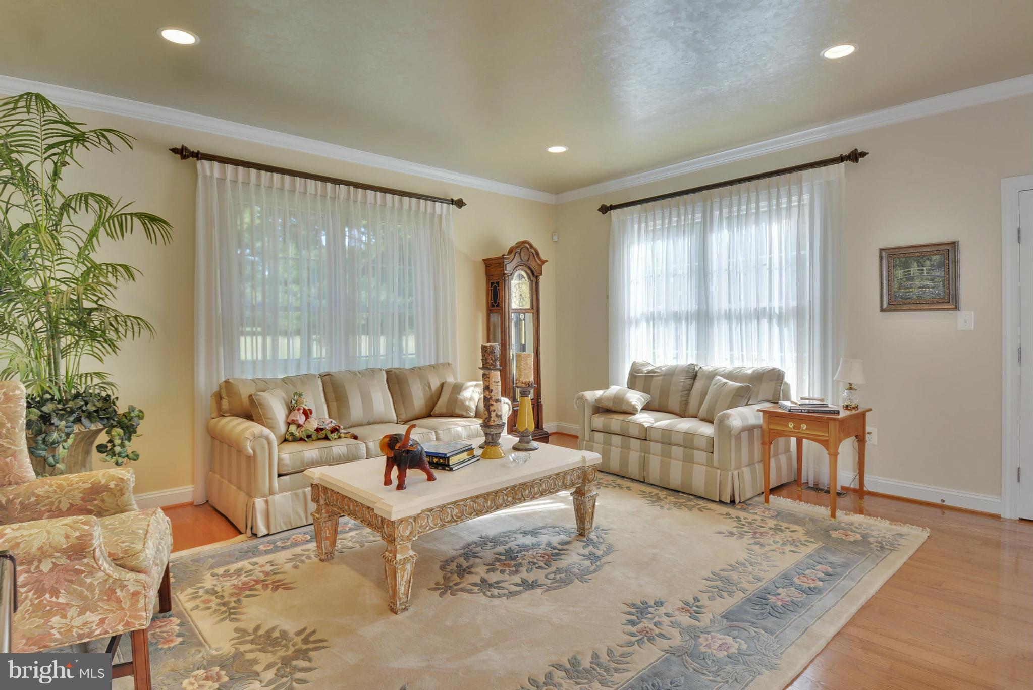 12812 Dover Road Reisterstown, MD 21136 - Photo 5 of 30 Living Room