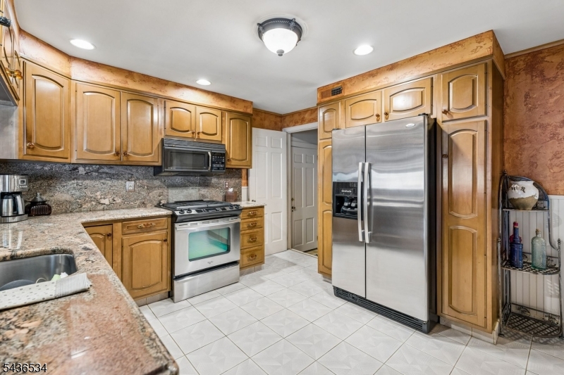 106 Salter Street Springfield, NJ 07081 - Photo 7 of 25