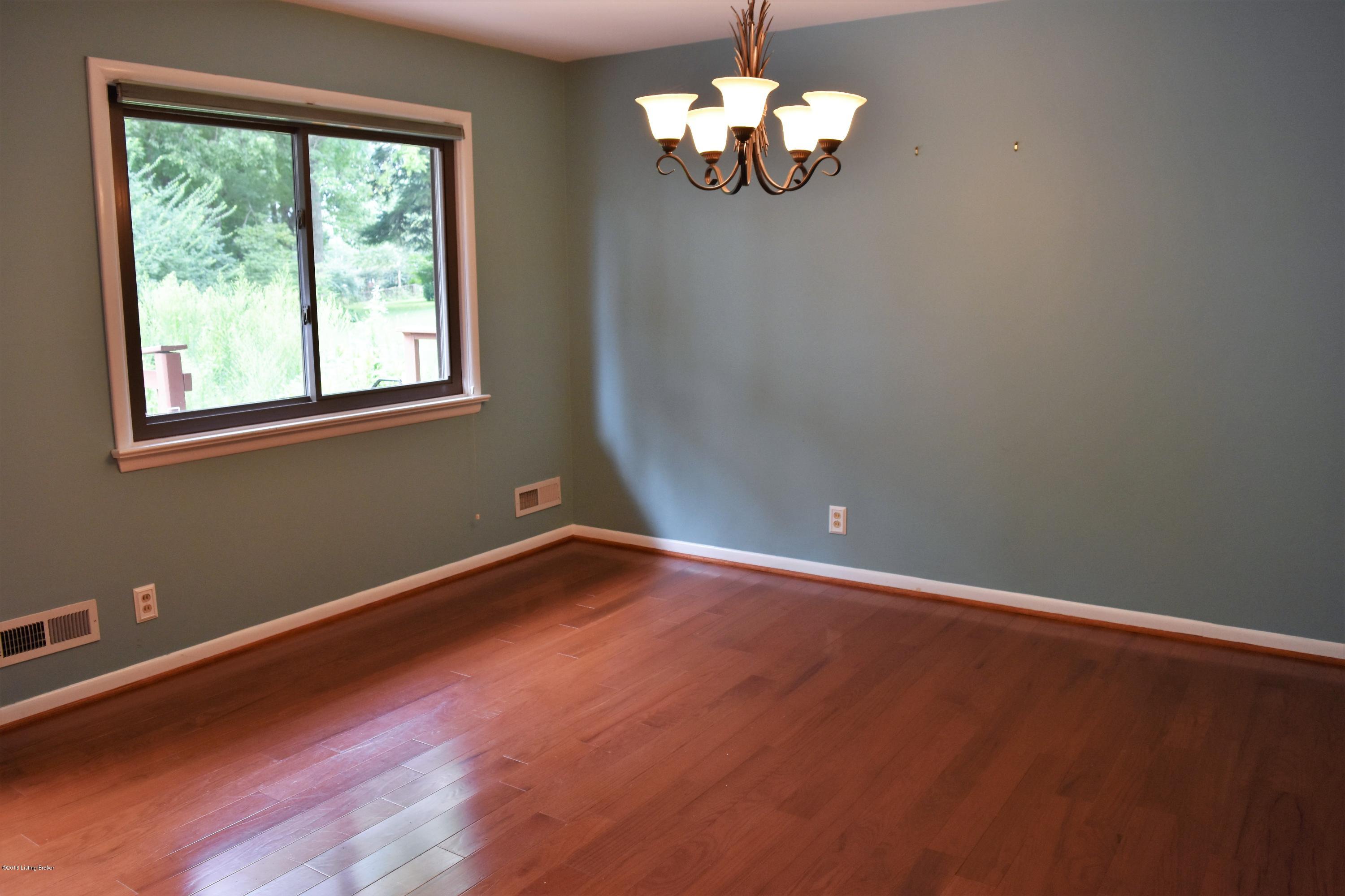2716 Lamont Road Louisville, KY 40205 - Photo 9 of 46 DSC_1003
