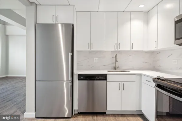 $6,000 | 875 Sansom Street, Unit PH107, Philadelphia, PA 19107