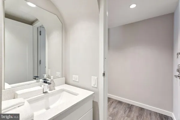 $6,000 | 875 Sansom Street, Unit PH107, Philadelphia, PA 19107