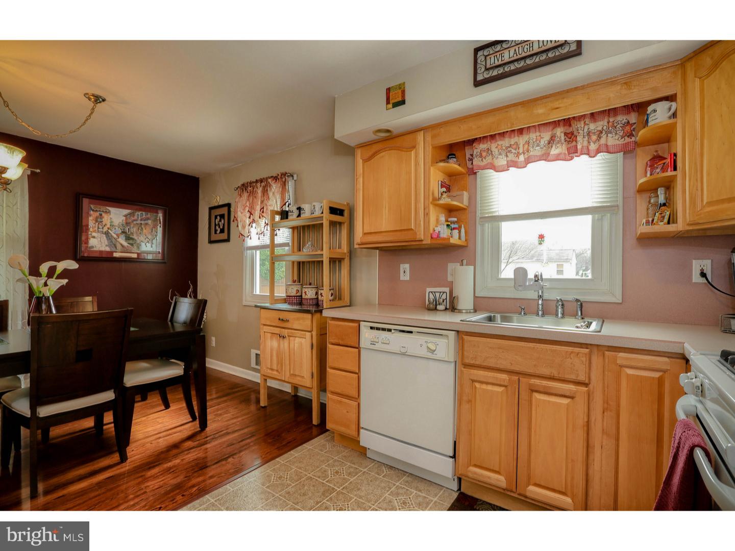886 Woodlane Road Mount Holly, NJ 08060 - Photo 5 of 24 Kitchen