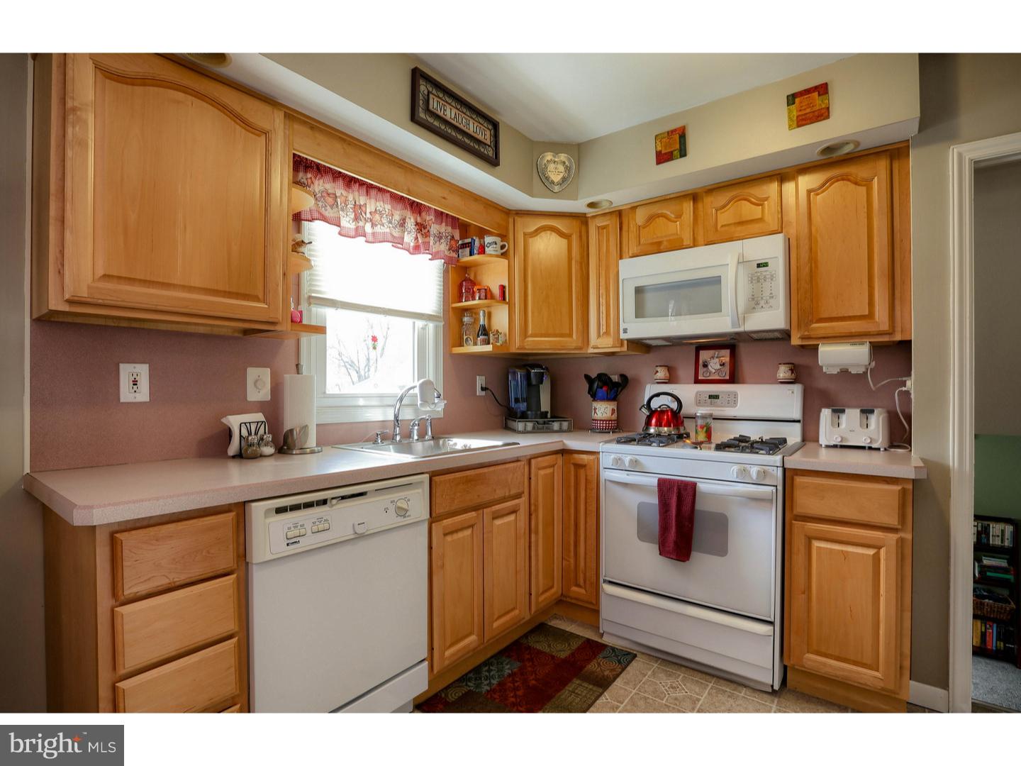 886 Woodlane Road Mount Holly, NJ 08060 - Photo 7 of 24 Kitchen