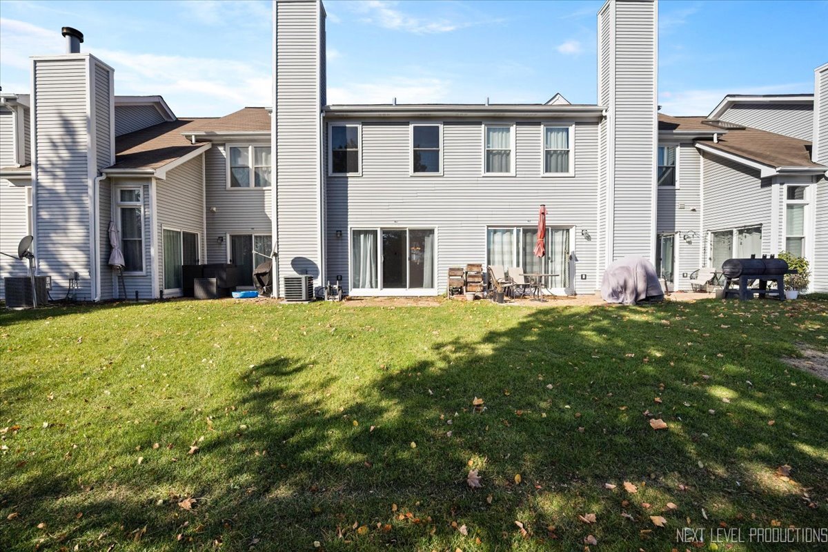 1208 Tennyson Lane Naperville, IL 60540 - Photo 2 of 2