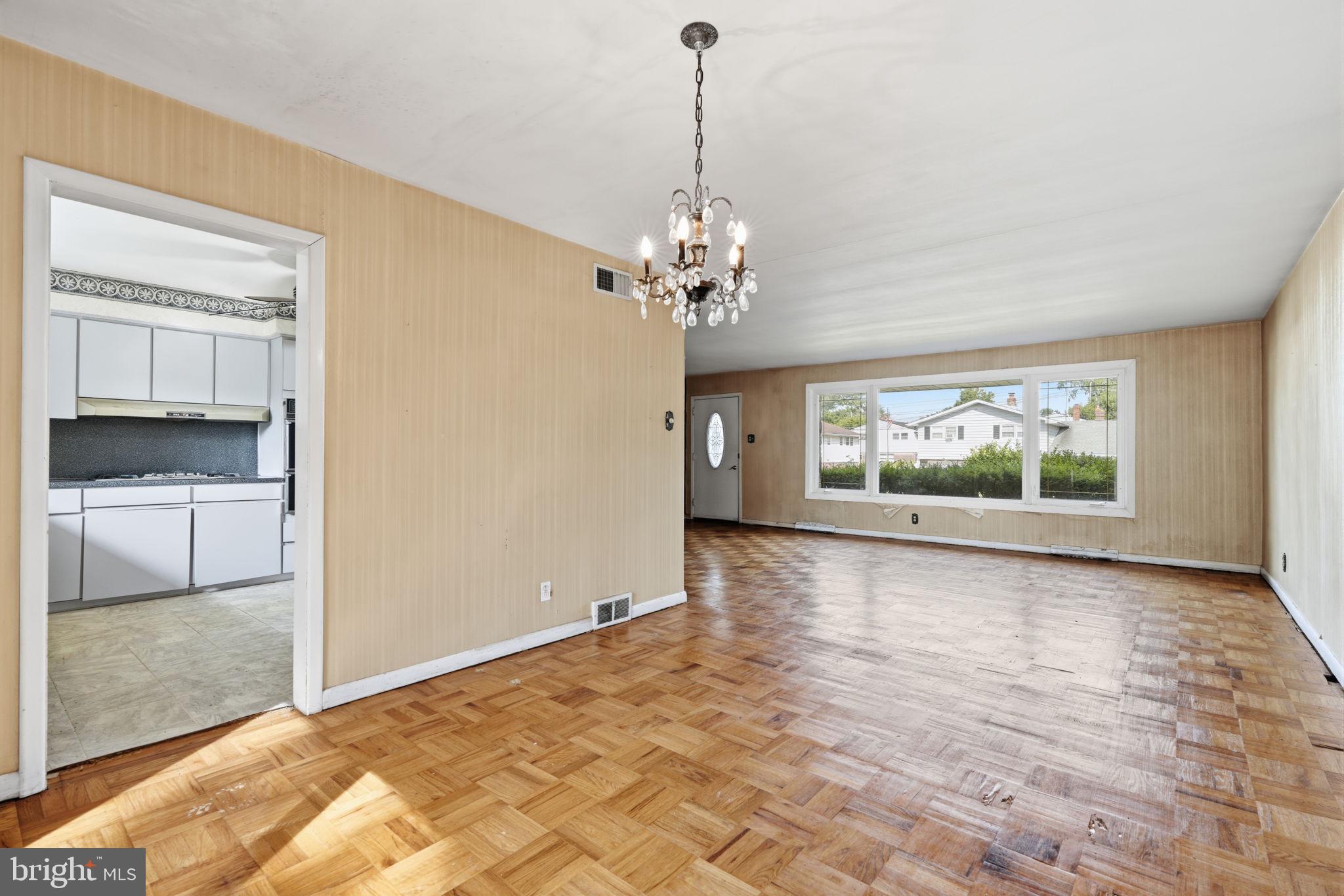 9219 Burbank Road Philadelphia, PA 19115 - Photo 4 of 29