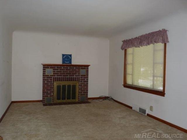 215 Spring Street Yale, MI 48097 - Photo 7 of 13 31351951-6.JPG