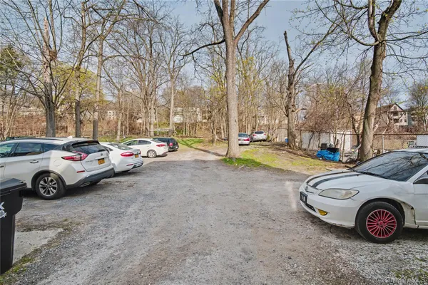 $2,000 | 139 North Hamilton Street, Unit 2, Poughkeepsie, NY 12601