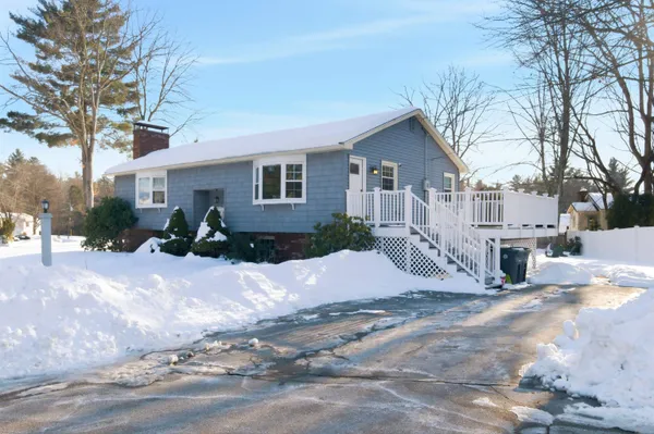 $510,000 | 9 Lancelot Drive, Hooksett, NH 03106