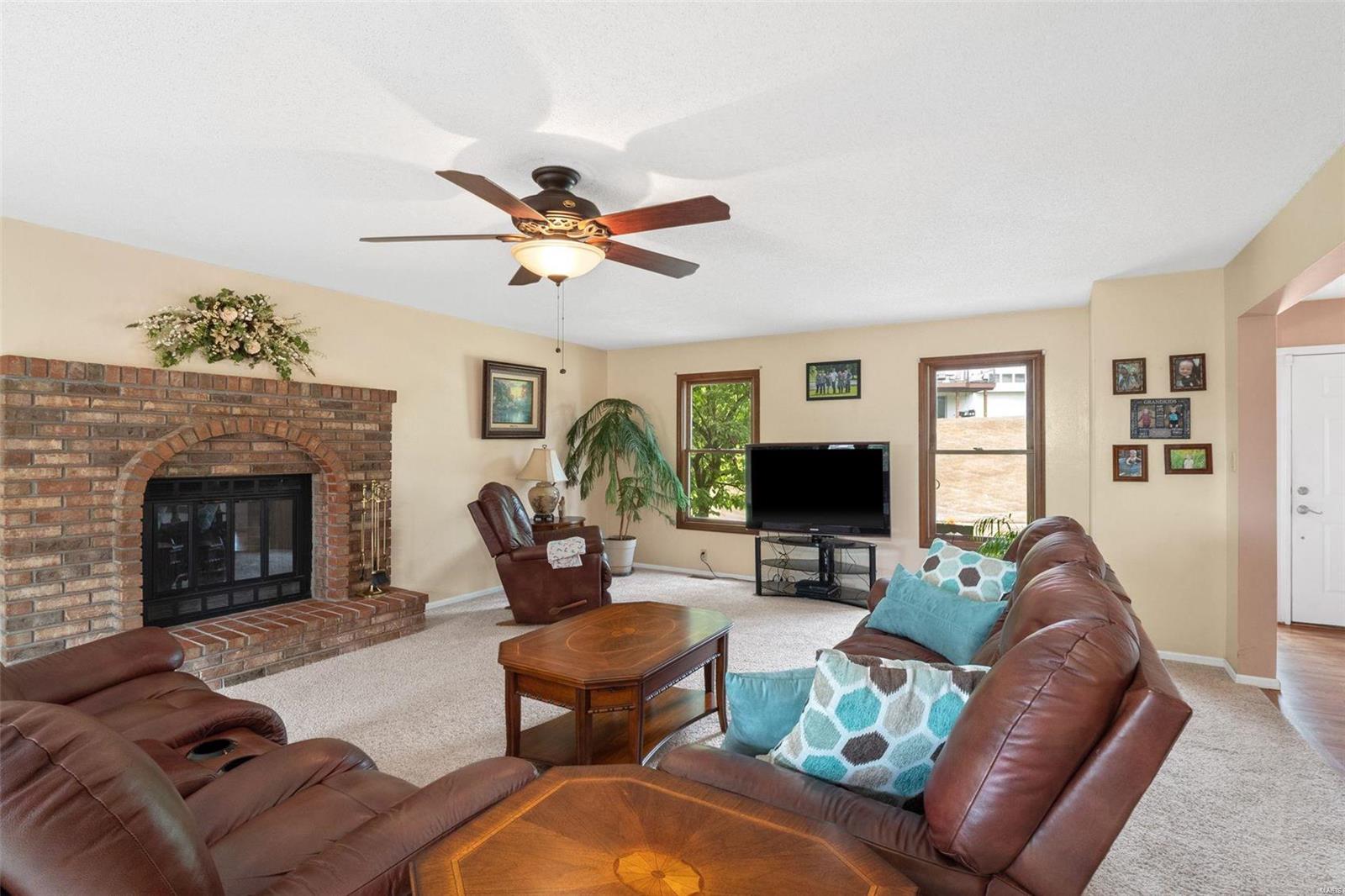7018 Stony Ridge Road St. Louis, MO 63129 - Photo 8 of 30 Gallery Image 8