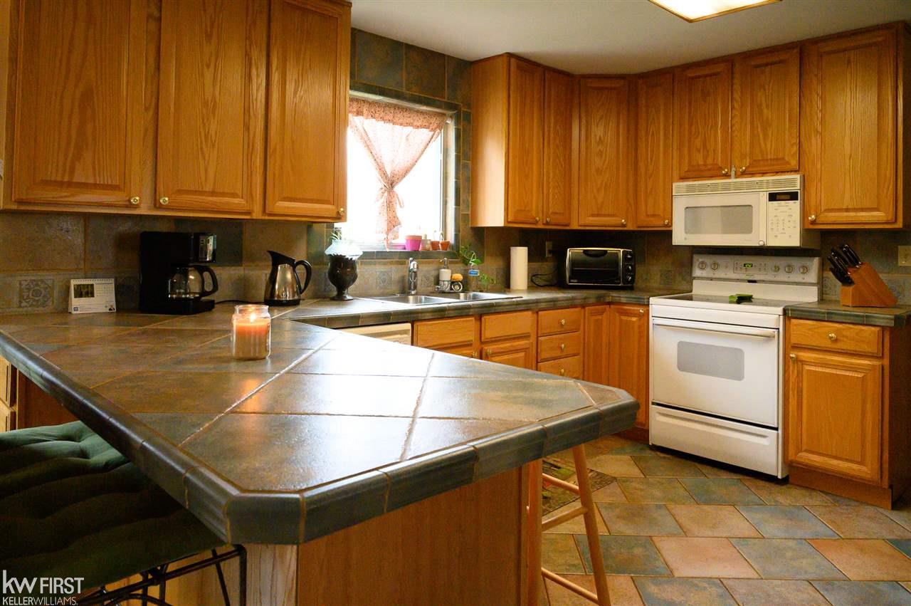 8521 East Coldwater Road Davison, MI 48423 - Photo 11 of 32 50038837-10.JPG
