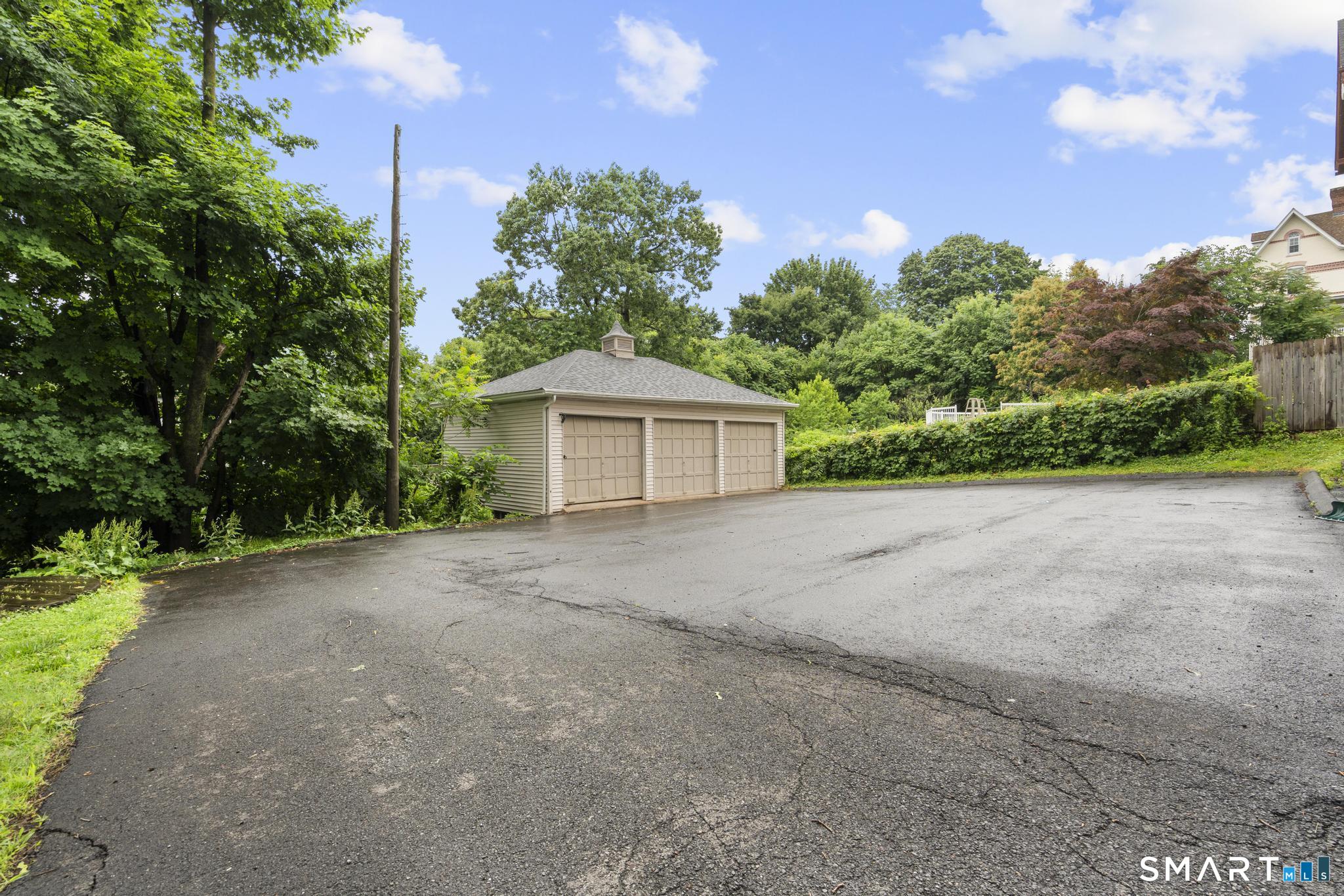 83 Pleasant Street Meriden, CT 06450 - Photo 7 of 30