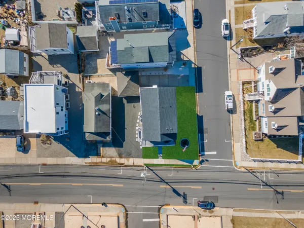 an aerial view of residential building and lake