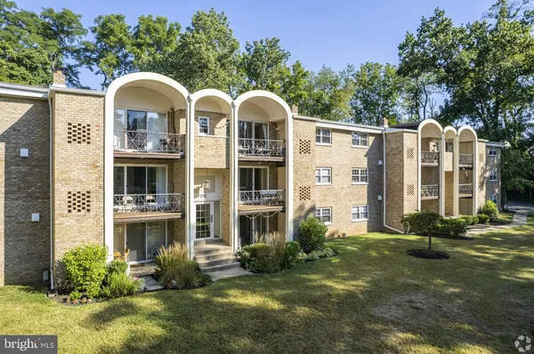 $2,040 | 284 Iven Avenue, Unit 2B2941A, Radnor, PA 19087