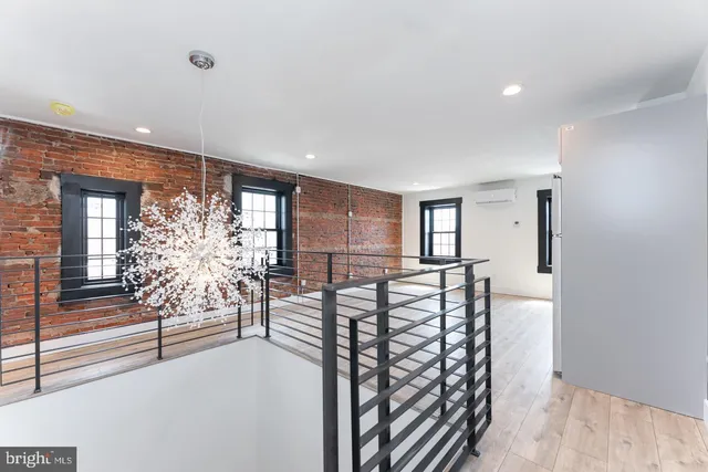 a view of livingroom with furniture