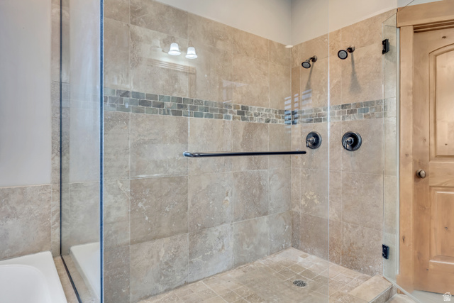 896 West 675 South Mapleton, UT 84664 - Photo 21 of 77 Full bath featuring tiled shower and a bath