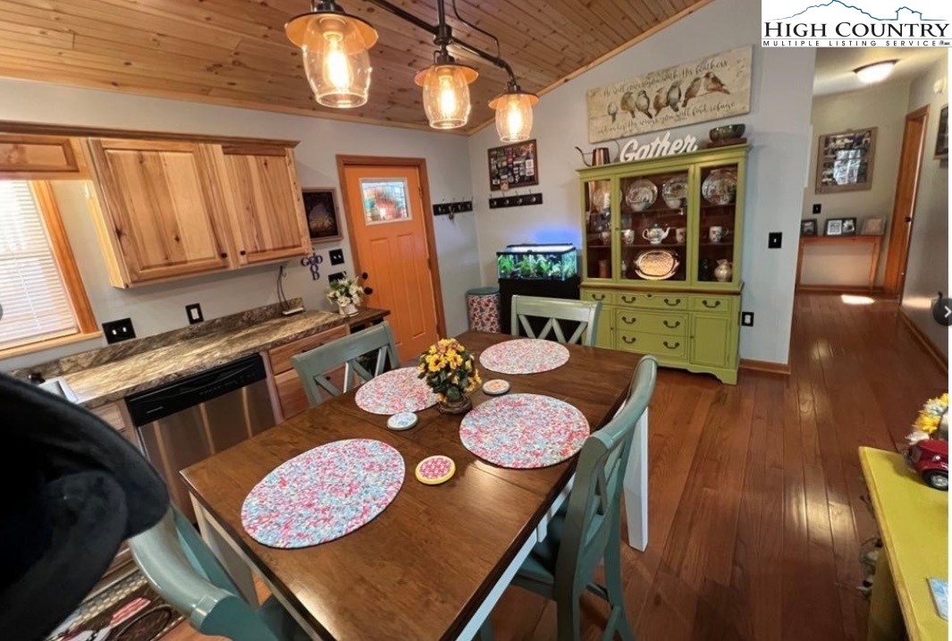 229 Spring Brook Road Newland, NC 28657 - Photo 7 of 38