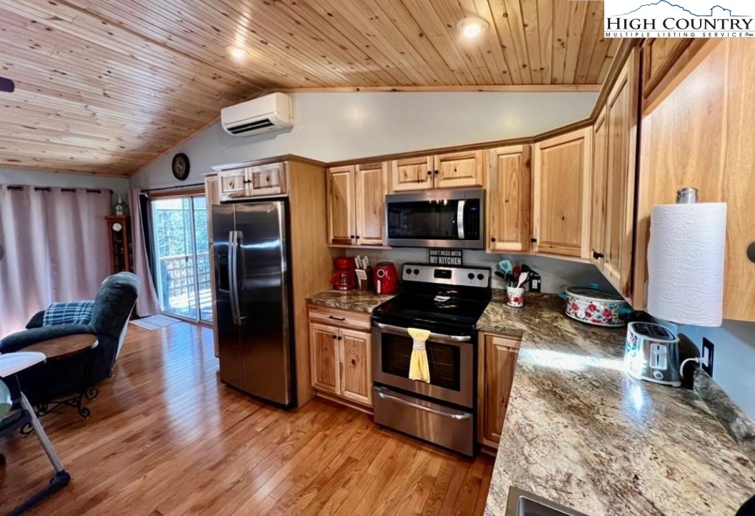 229 Spring Brook Road Newland, NC 28657 - Photo 10 of 38