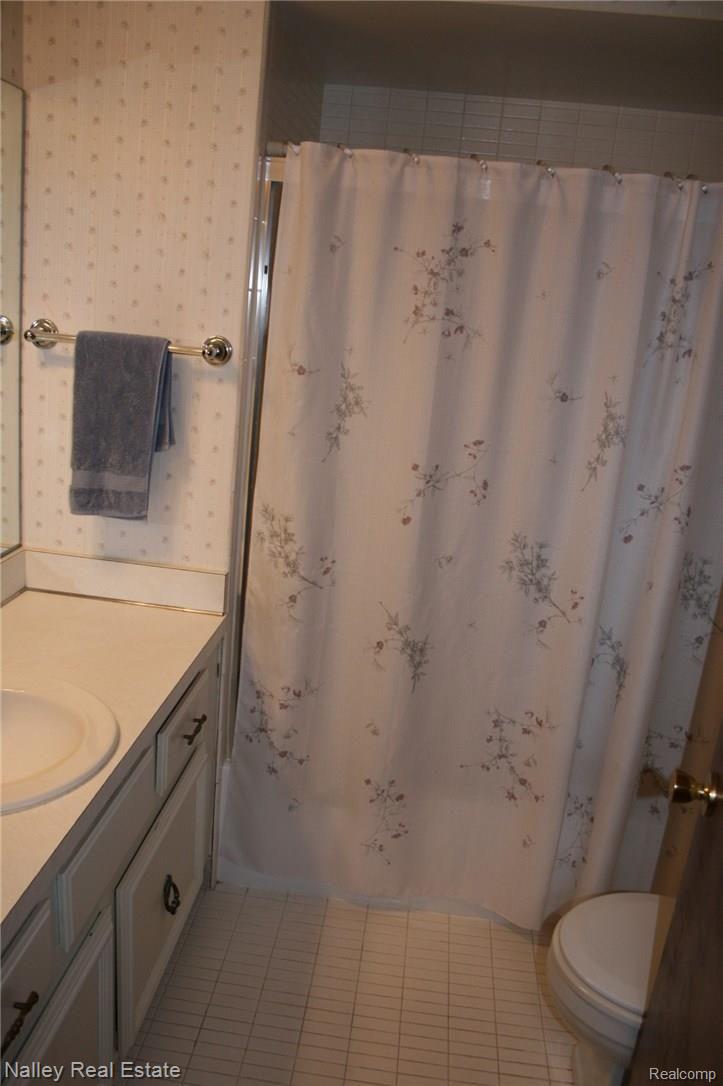 3521 Crooks Road, Unit 23 Royal Oak, MI 48073 - Photo 10 of 20 Boylan Condo 013.JPG