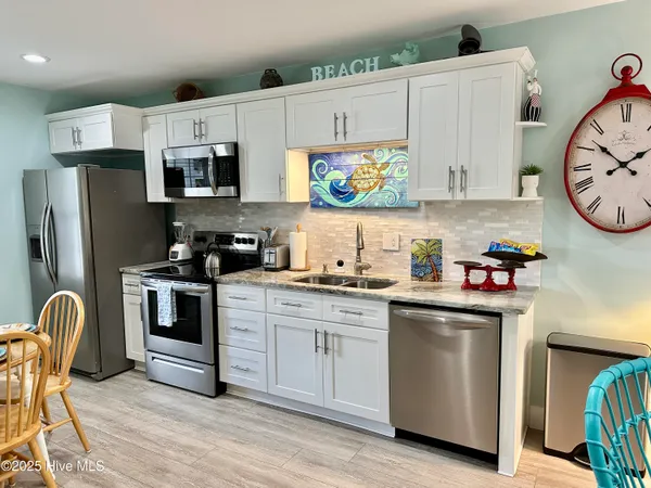 $950,000 | 113 Sea Gull Road, Emerald Isle, NC 28594
