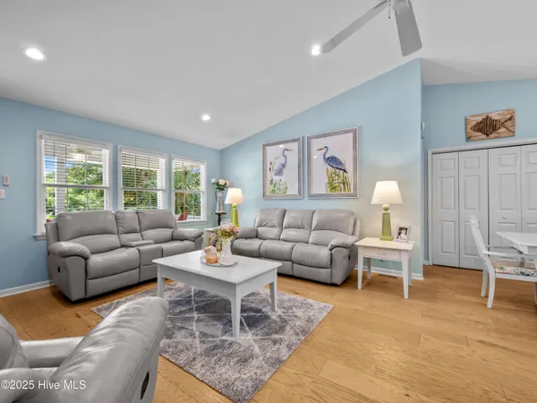 $950,000 | 113 Sea Gull Road, Emerald Isle, NC 28594